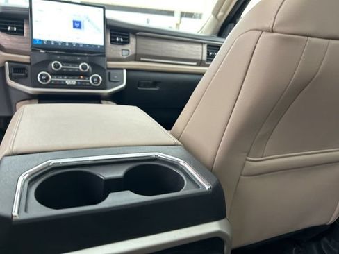 Used 2024 Ford Expedition Limited RWD image 44