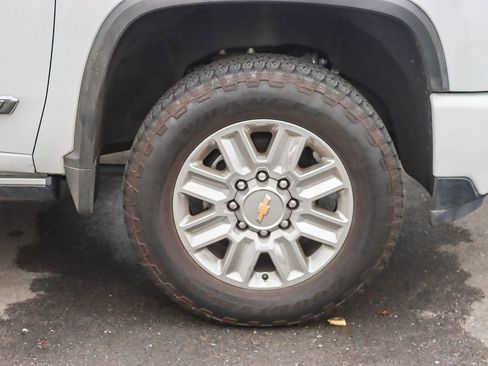 Used 2024 Chevrolet Silverado 2500 High Country w/ Technology Package image 7