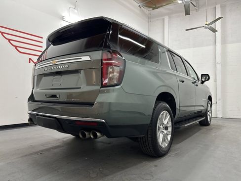 Used 2023 Chevrolet Suburban Premier image 9