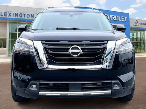 Used 2023 Nissan Pathfinder SL image 3