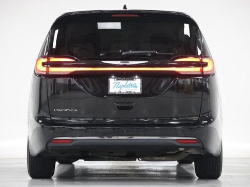Used 2024 Chrysler Pacifica Touring-L FWD image 14