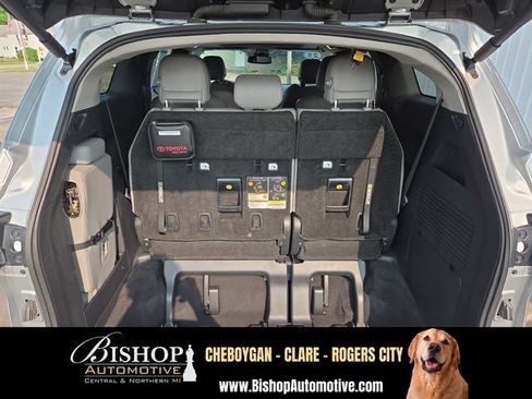 Used 2025 Toyota Sienna XLE FWD image 15