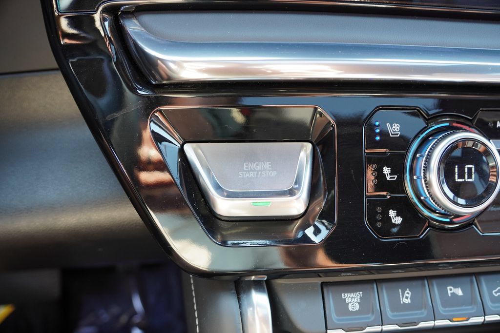 Certified 2025 GMC Sierra 3500 Denali Ultimate AWD/4WD image 36