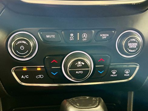 Used 2021 Jeep Cherokee Trailhawk image 26