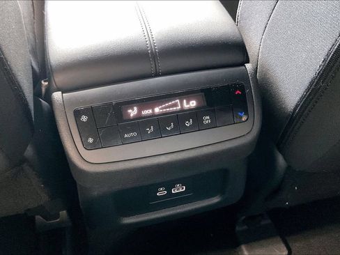 Used 2025 Nissan Pathfinder SV FWD image 15
