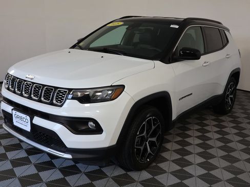 Used 2025 Jeep Compass Limited AWD/4WD image 4