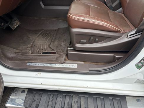 Used 2015 Chevrolet Silverado 2500 High Country image 21