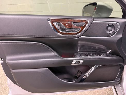 Used 2019 Lincoln Continental Reserve image 15
