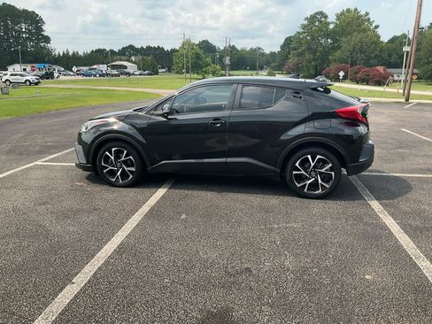 Used 2018 Toyota C-HR XLE FWD image 11