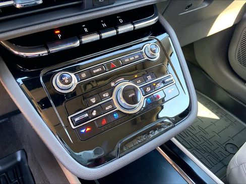 Used 2022 Lincoln Corsair AWD w/ Equipment Group 101A image 34