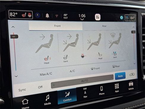 Certified 2024 Chrysler Pacifica Limited image 19