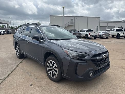 Used 2023 Subaru Outback Premium image 3