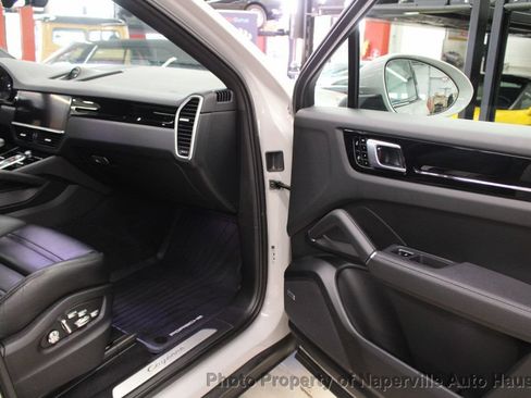 Used 2021 Porsche Cayenne Coupe AWD/4WD image 41