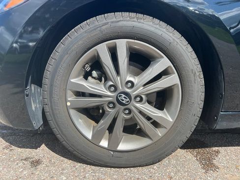 Used 2017 Hyundai Elantra Value Edition FWD image 11