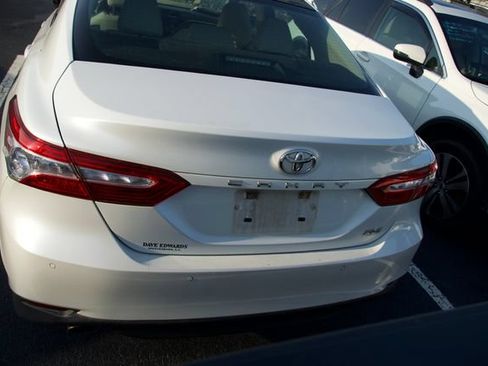 Used 2018 Toyota Camry XLE FWD image 6