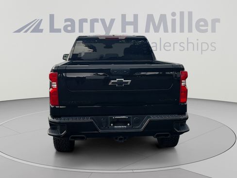 Used 2025 Chevrolet Silverado 1500 Custom Trail Boss w/ LPO, Dark Essentials Package AWD/4WD image 4