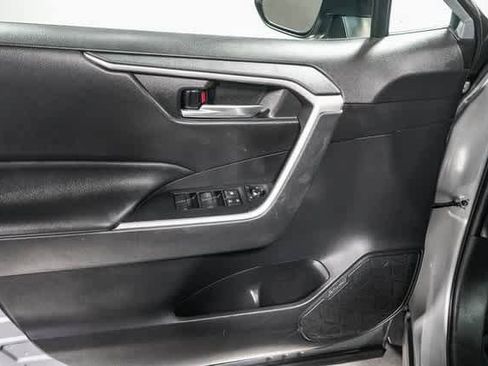 Used 2021 Toyota RAV4 XLE w/ Carpet Mat Package (TMS) image 21