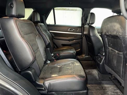 Used 2018 Ford Explorer XLT w/ Equipment Group 202A image 21