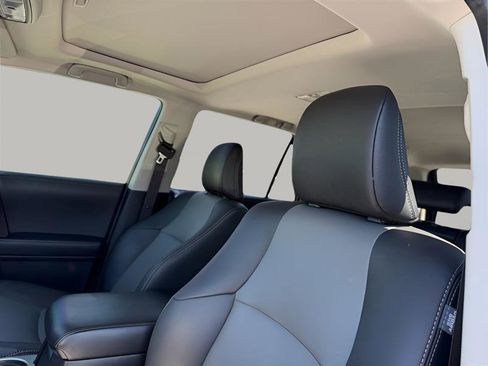 Used 2021 Toyota 4Runner SR5 Premium w/ Moonroof Package RWD image 24