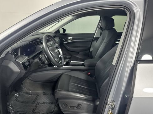 Used 2022 Audi e-tron Premium w/ Convenience Plus Package AWD/4WD image 10
