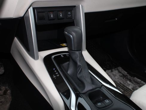 Used 2023 Toyota Corolla Cross XLE w/ Convenience Package image 16