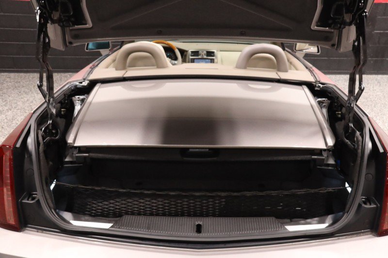 Used 2005 Cadillac XLR RWD image 34