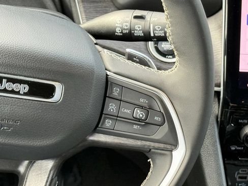 Used 2024 Jeep Grand Cherokee L Limited w/ Black Appearance Package AWD/4WD image 23