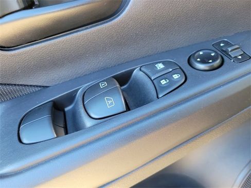 Used 2024 Nissan Kicks S image 21