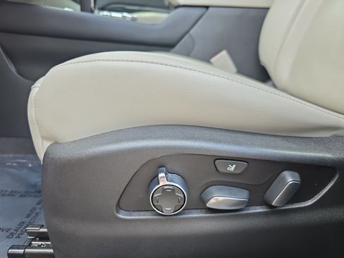 Used 2020 Cadillac XT4 Premium Luxury FWD image 27