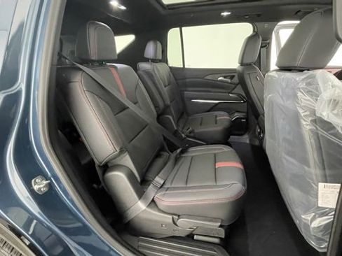 Used 2025 Chevrolet Traverse RS image 48