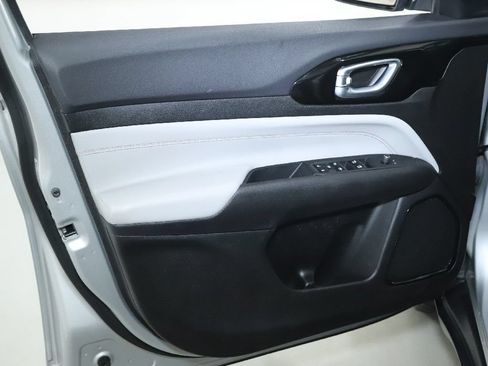 Used 2025 Jeep Compass Limited AWD/4WD image 15
