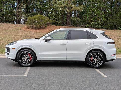 Certified 2026 Porsche Cayenne S AWD/4WD image 2