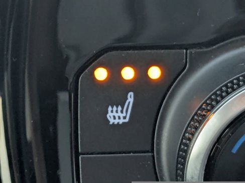 Used 2020 Toyota Highlander XLE image 27