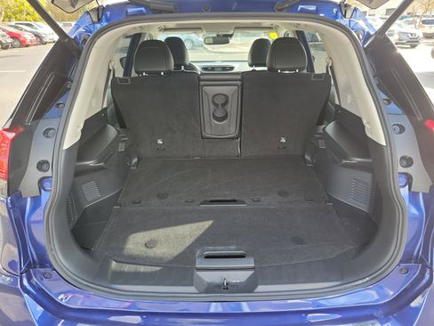 Used 2018 Nissan Rogue SL w/ Premium Package image 9