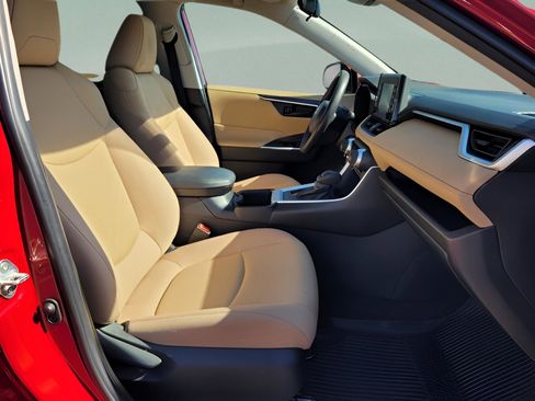 Certified 2022 Toyota RAV4 LE image 19