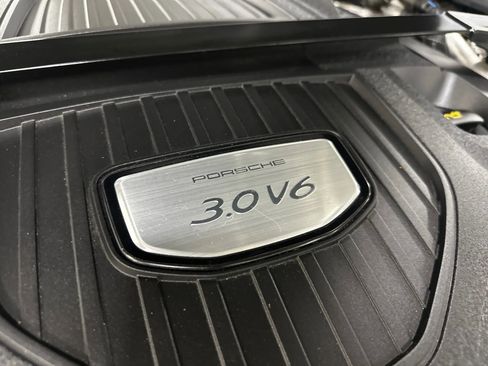 Used 2018 Porsche Panamera image 28