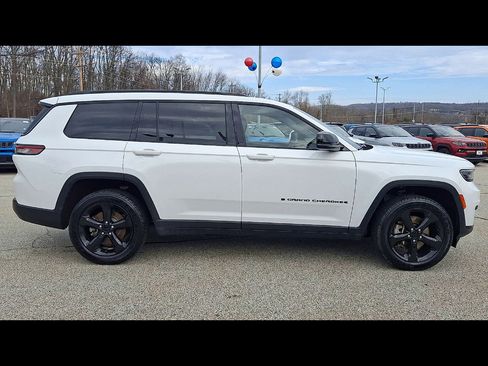 Certified 2023 Jeep Grand Cherokee L Laredo image 9