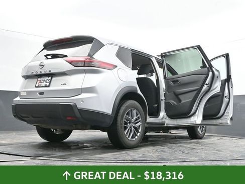 Used 2024 Nissan Rogue S image 72