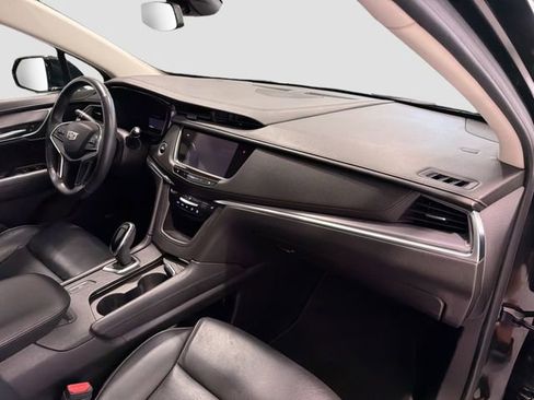 Used 2017 Cadillac XT5 Luxury w/ Driver Awareness Package FWD image 26