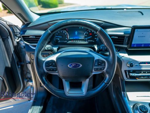 Used 2021 Ford Explorer XLT w/ Equipment Group 202A RWD image 12
