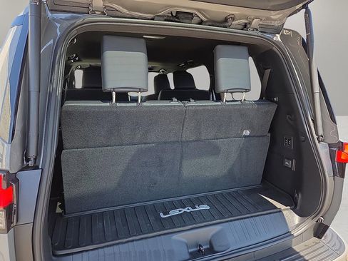 Used 2025 Lexus GX 550 w/ Accessory Package (2T) AWD/4WD image 8