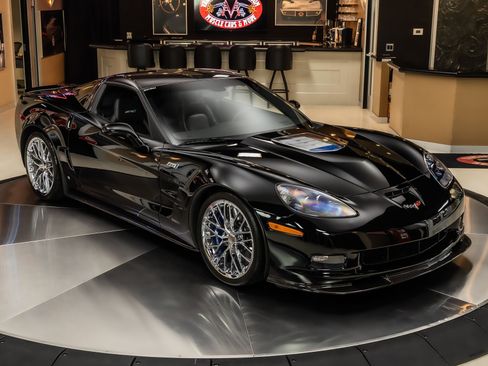 Used 2009 Chevrolet Corvette ZR1 w/ Preferred Equipment Group RWD image 10