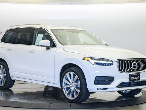 Certified 2022 Volvo XC90 T5 Momentum AWD/4WD image 6