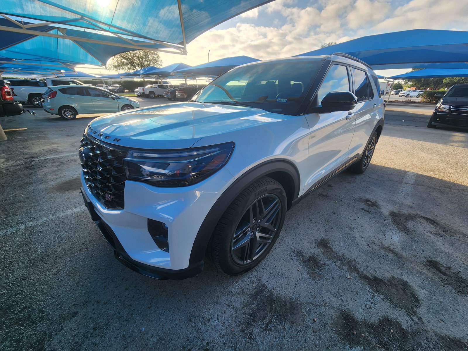 Used 2025 Ford Explorer ST AWD/4WD image 2