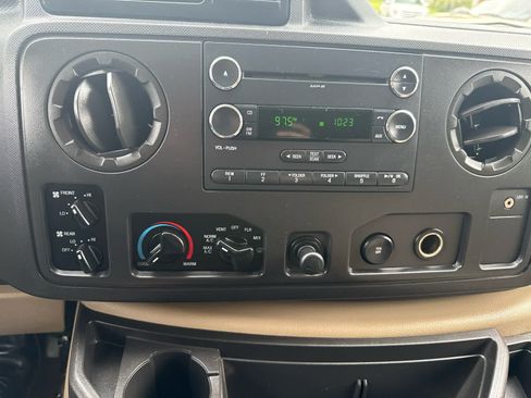Used 2012 Ford E-350 and Econoline 350 XLT RWD image 20