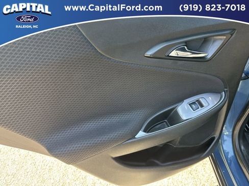 Used 2025 Chevrolet Malibu RS FWD image 17