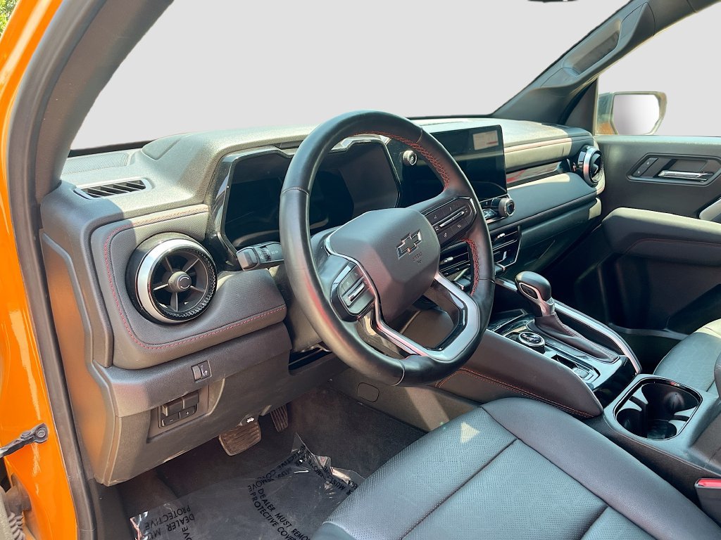 Used 2025 Chevrolet Colorado Z71 w/ Technology Package AWD/4WD image 11