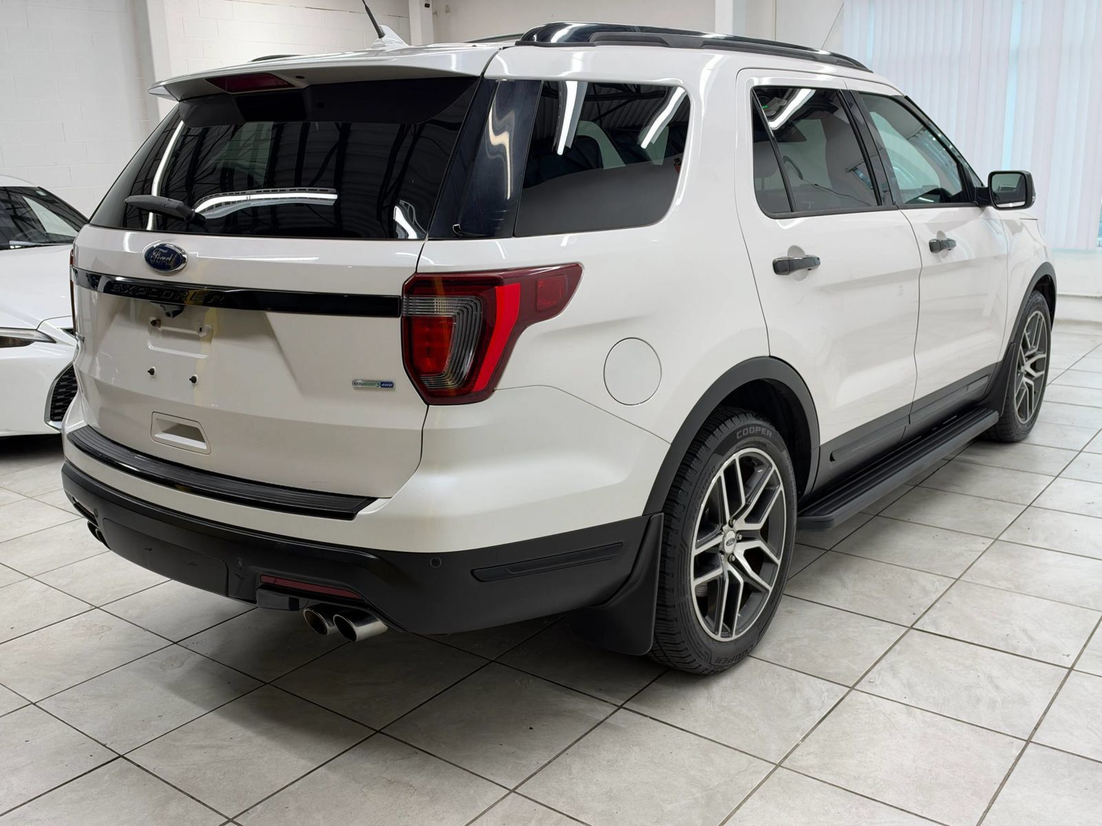 Used 2018 Ford Explorer Sport w/ Equipment Group 401A AWD/4WD image 9