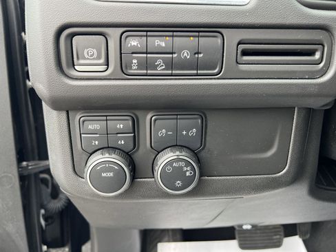 Used 2023 Chevrolet Tahoe Premier AWD/4WD image 20