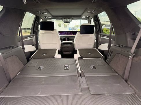 New 2026 Cadillac Escalade Platinum Luxury w/ LPO, Floor Liner Package AWD/4WD image 19